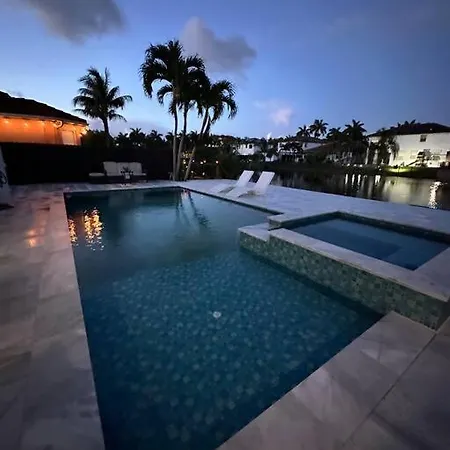 Lovers Cove Tamiami Exterior photo