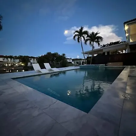 Lovers Cove Tamiami Exterior photo